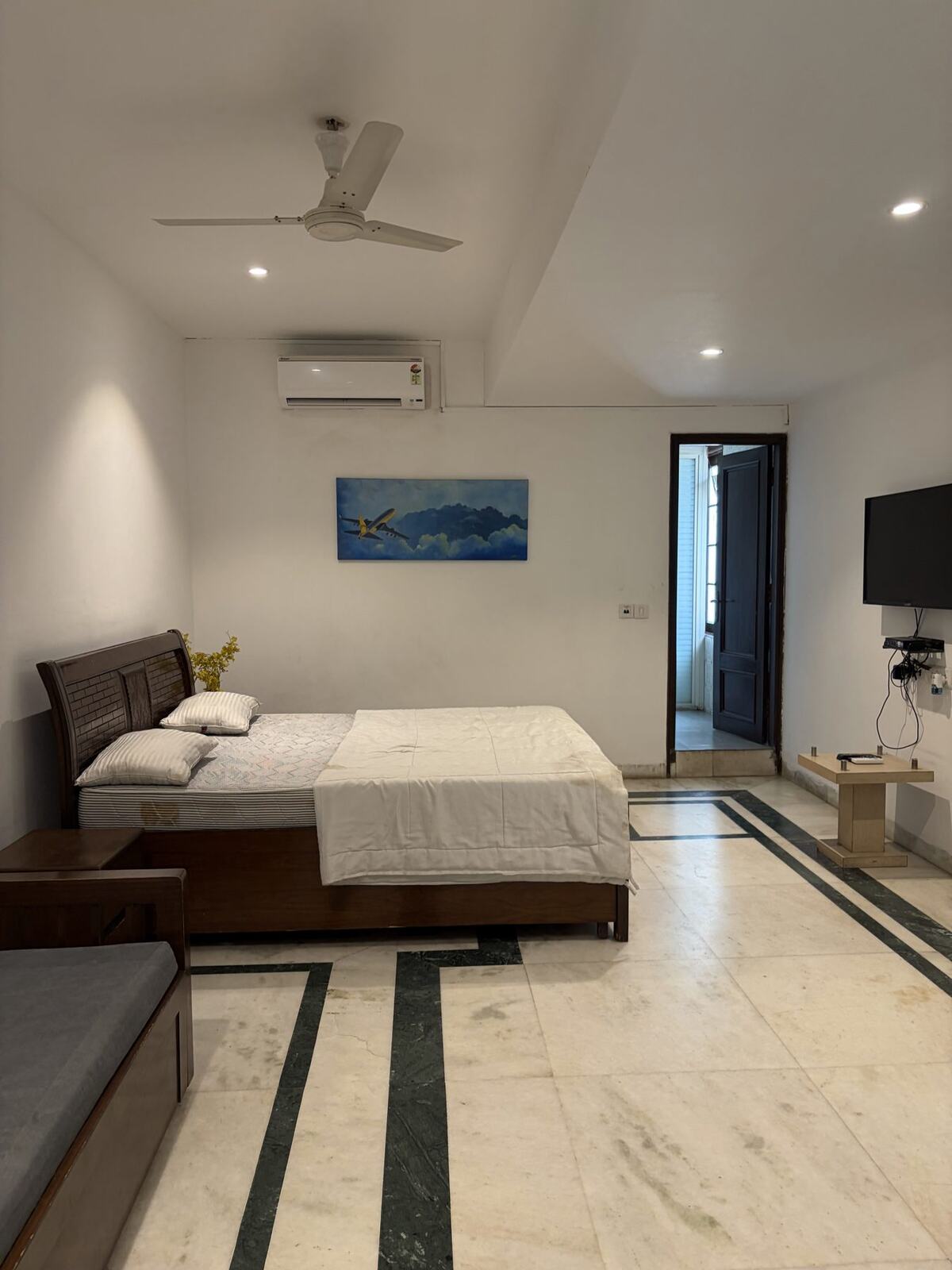 Bedroom 4 at House of Joy, photo 1