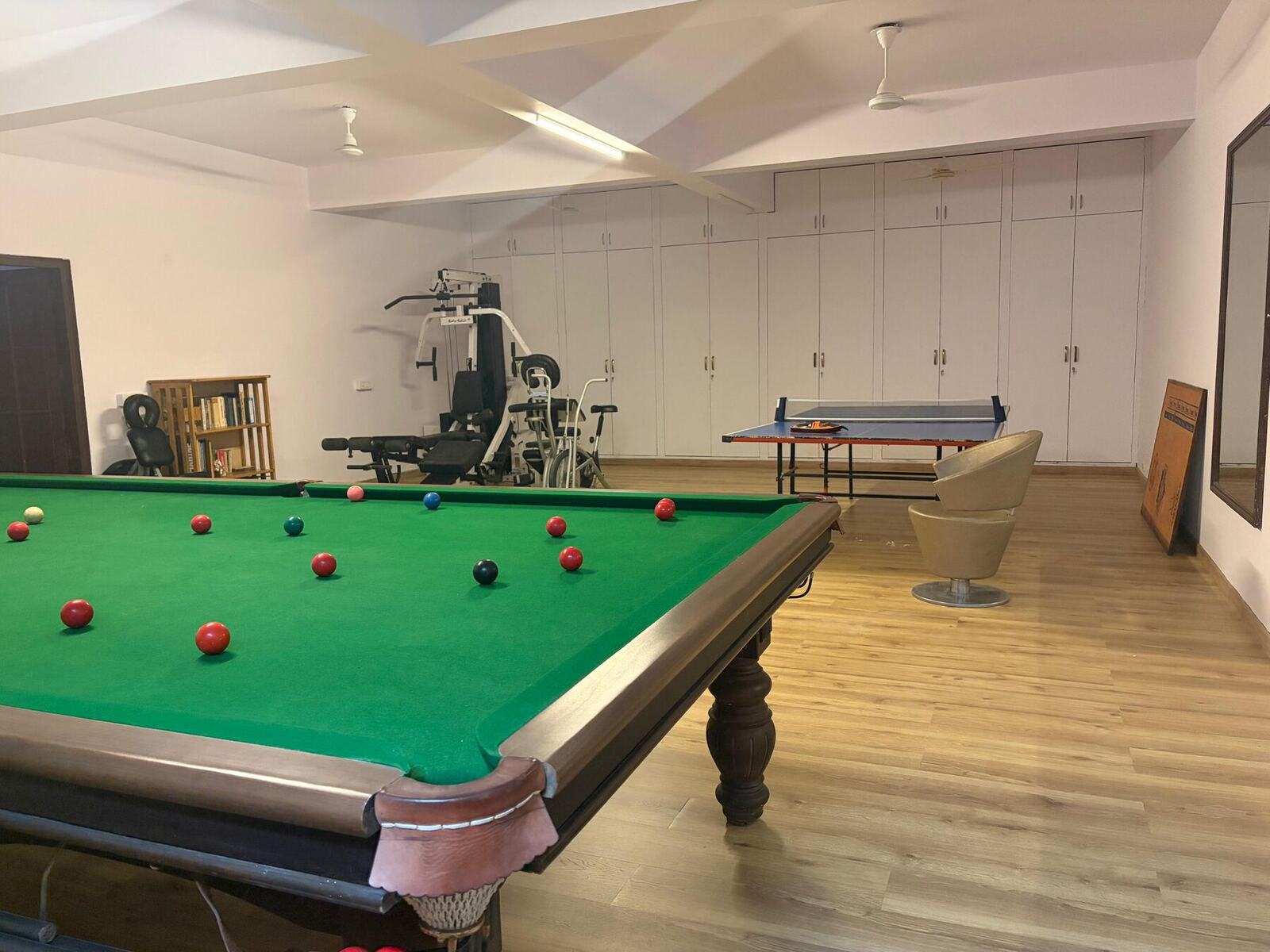 Game room at House of Joy, photo 4