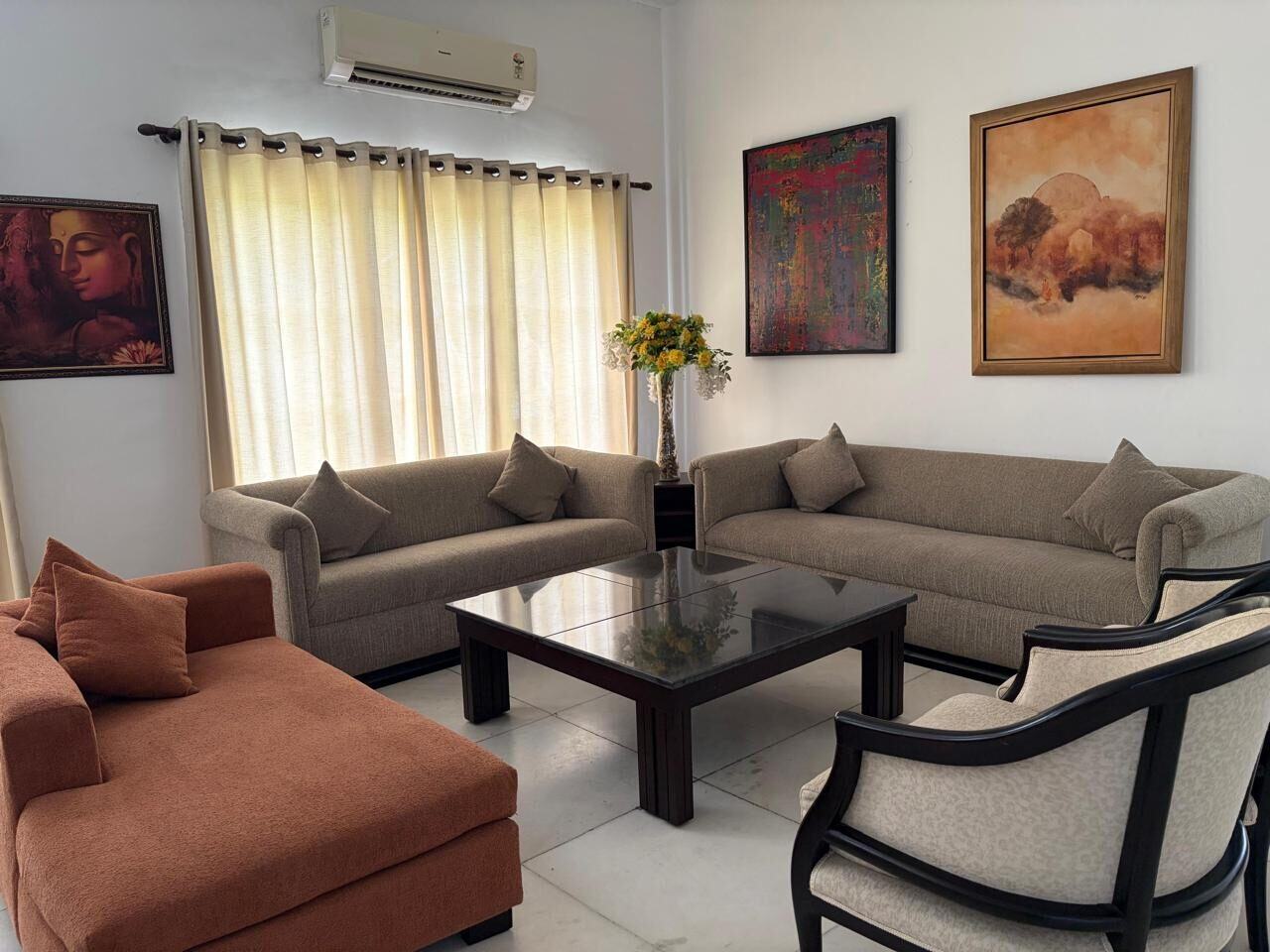 Living & dining at House of Joy, photo 1
