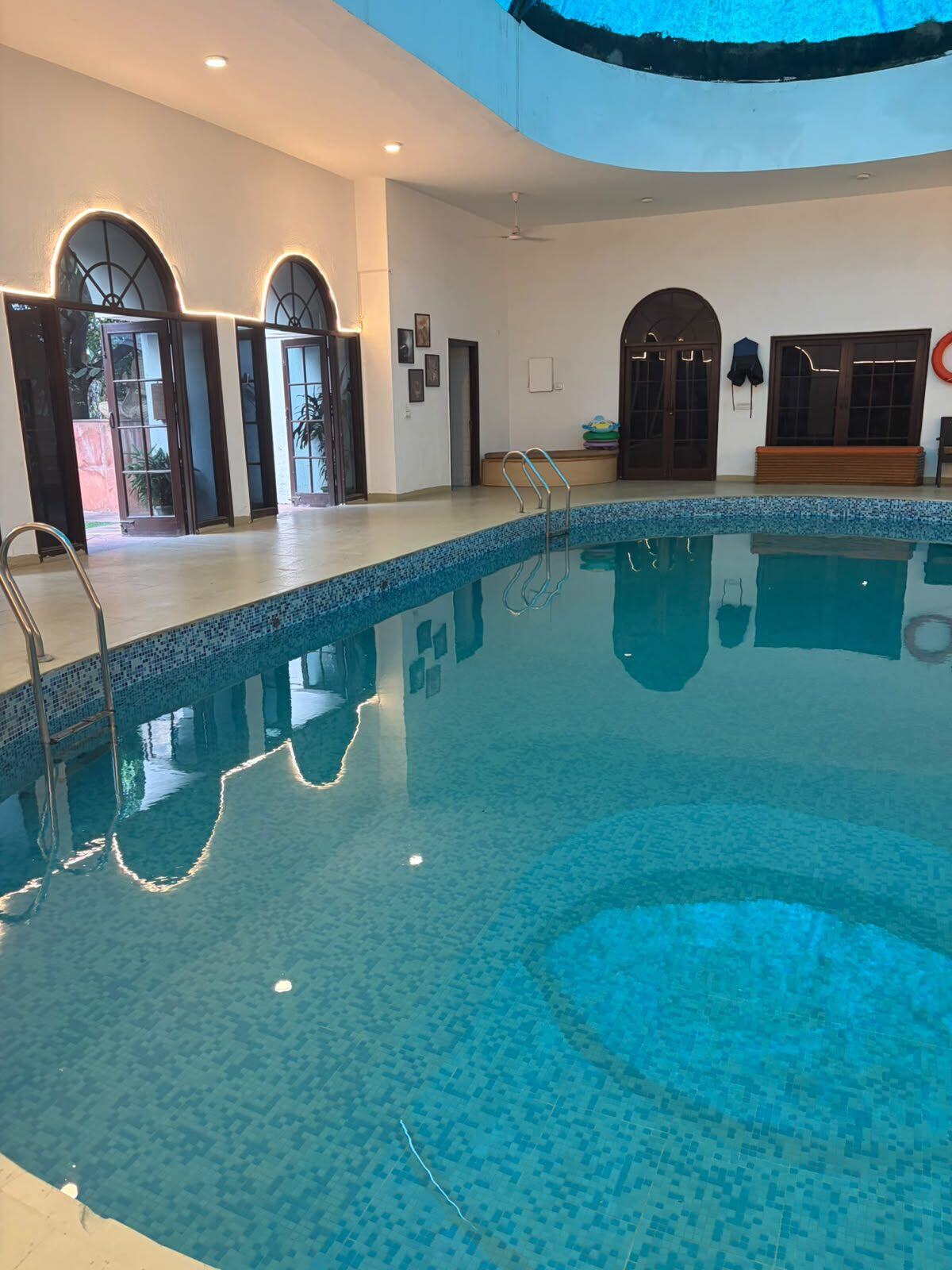 Indoor pool at House of Joy, photo 3